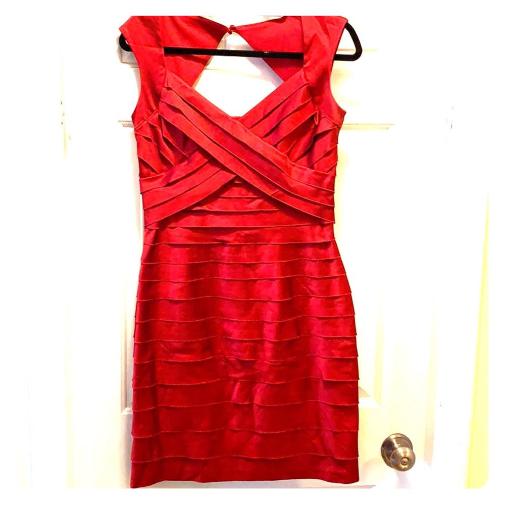 Sleeveless red satin cocktail dess - Picture 1 of 6